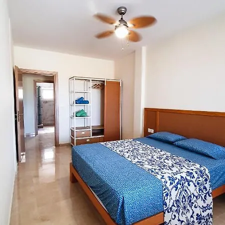 Anemos Deluxe Poseidi דירה *